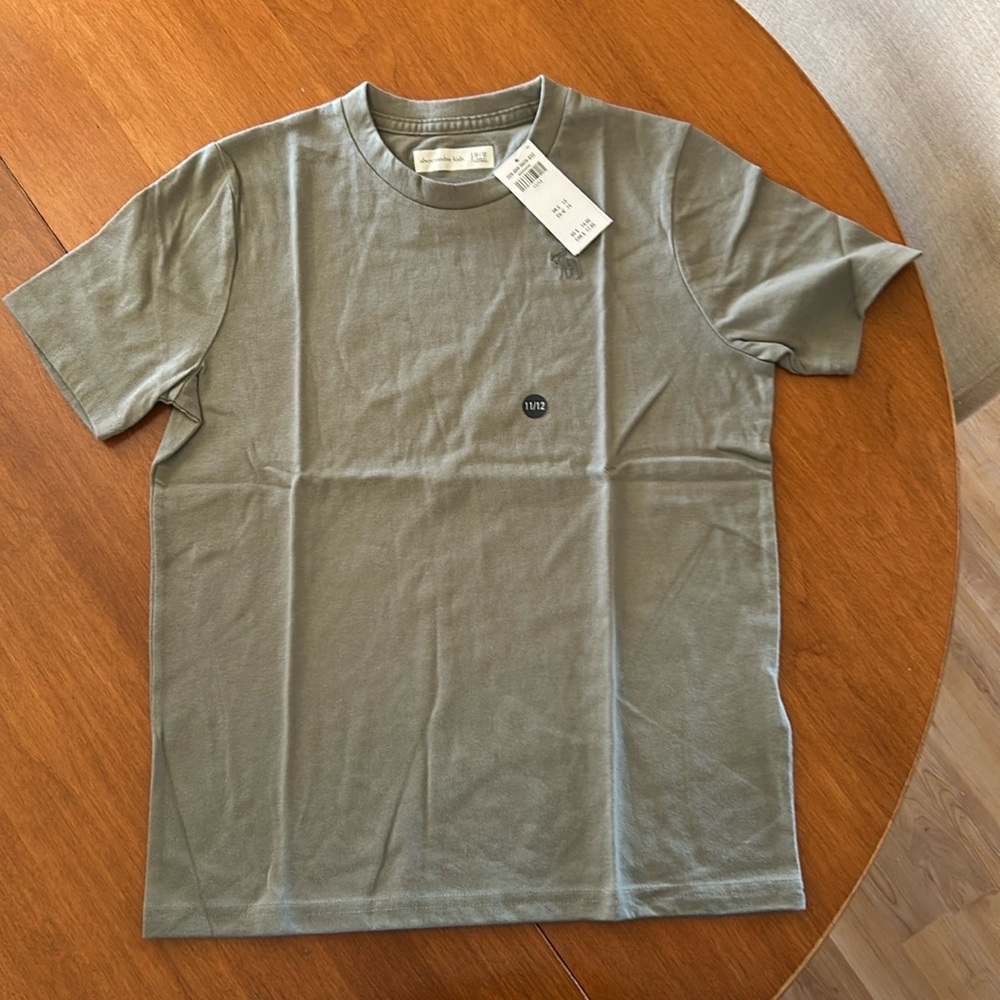 BNWT Abercrombie boys tshirt
